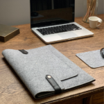 pochette d'ordinateur gris femme